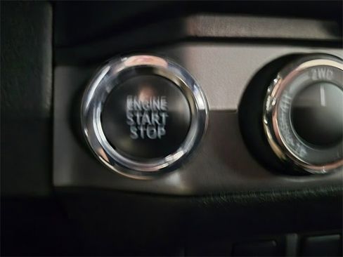 Used 2019 Toyota Tacoma TRD Sport image 29