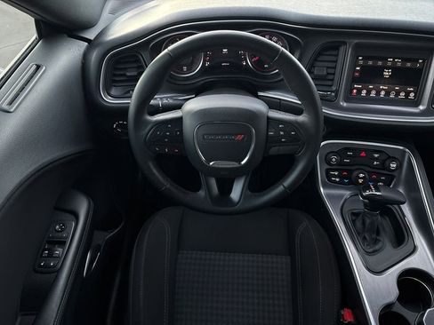 Used 2018 Dodge Challenger SXT image 18