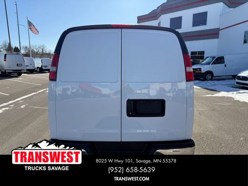 Used 2017 Chevrolet Express 3500 RWD image 13
