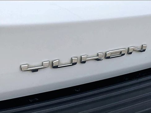 Used 2022 GMC Yukon SLT w/ SLT Premium Package image 60