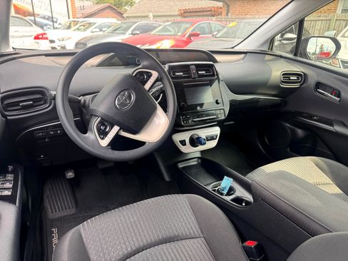 Used 2018 Toyota Prius Two image 11