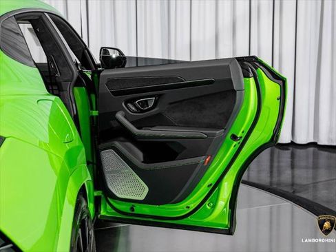 Used 2022 Lamborghini Urus AWD/4WD image 32