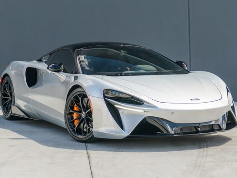 Used 2023 McLaren Artura RWD image 7
