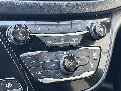 Used 2018 Chrysler Pacifica Touring Plus w/ S Appearance Package FWD image 23