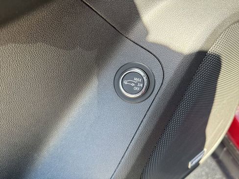 Used 2019 GMC Acadia SLT image 28