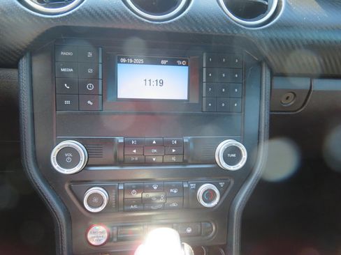 Used 2019 Ford Mustang Coupe image 22