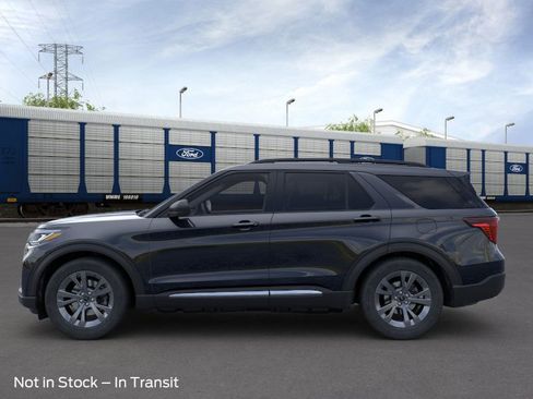 New 2025 Ford Explorer Active w/ Active Comfort Package image 3