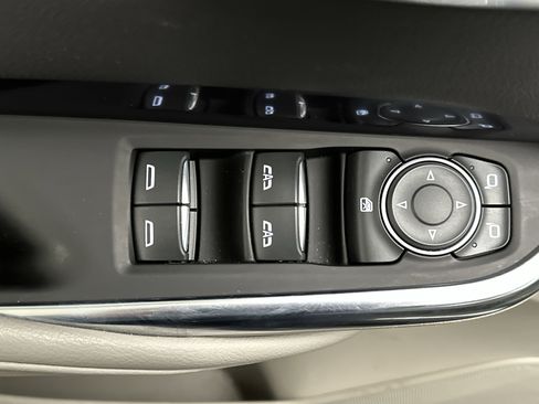 Used 2023 Cadillac XT4 Luxury w/ Cold Weather Package FWD image 20