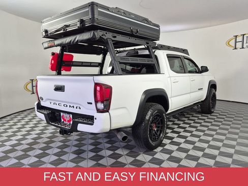 Used 2018 Toyota Tacoma TRD Off-Road w/ Technology Package AWD/4WD image 4