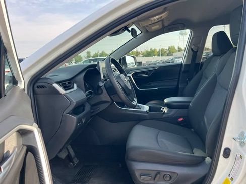 Used 2025 Toyota RAV4 XLE FWD image 28