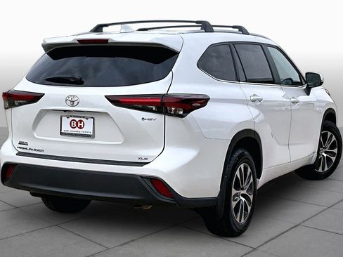 Used 2025 Toyota Highlander XLE AWD/4WD image 13