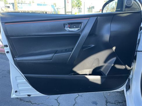 Used 2017 Toyota Corolla SE w/ SE Premium Package image 26