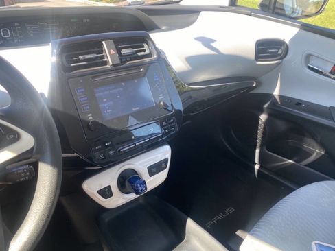 Used 2016 Toyota Prius Two image 14