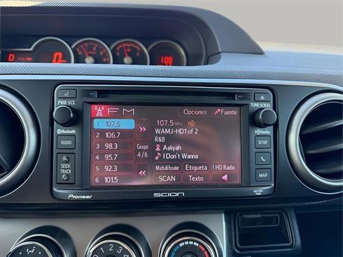 Used 2014 Scion xB FWD image 35