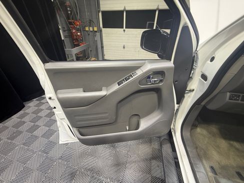 Used 2018 Nissan Frontier SV w/ Value Truck Package RWD image 13
