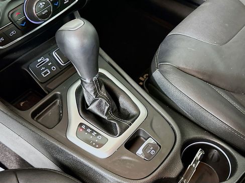 Used 2018 Jeep Cherokee Latitude Plus w/ Comfort/Convenience Group image 18