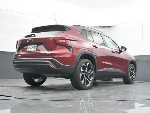 Used 2024 Chevrolet Trax RS w/ Sunroof Package FWD image 22