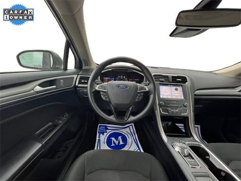 Used 2019 Ford Fusion SE image 12