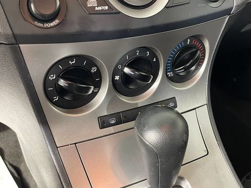 Used 2010 MAZDA MAZDA3 i Touring FWD image 9