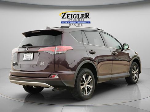 Used 2016 Toyota RAV4 XLE AWD/4WD image 8