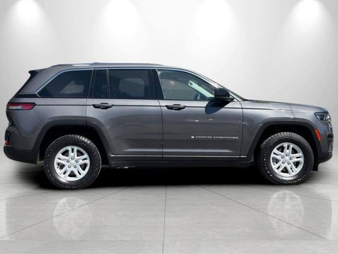 Used 2023 Jeep Grand Cherokee Laredo w/ Luxury Tech Group I AWD/4WD image 8