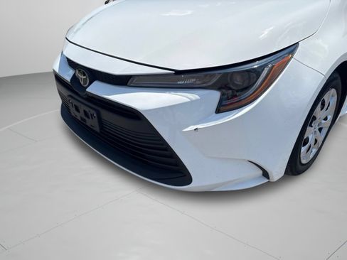 Used 2025 Toyota Corolla LE FWD image 32