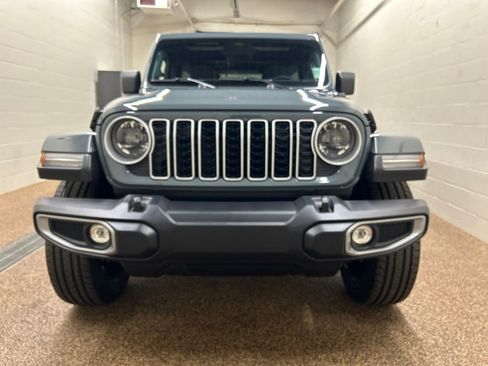 Used 2025 Jeep Wrangler Unlimited Sahara AWD/4WD image 23