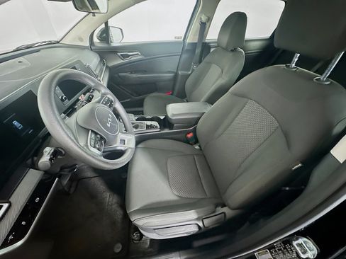 Used 2025 Kia Sportage LX FWD image 13