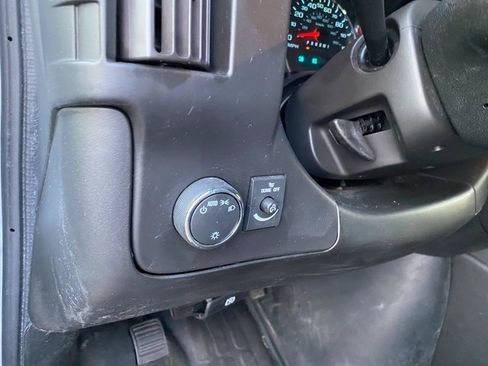 Certified 2023 Chevrolet Express 2500 w/ Driver Convenience Package image 18