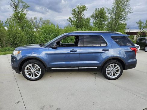 Used 2018 Ford Explorer XLT w/ Equipment Group 202A AWD/4WD image 4