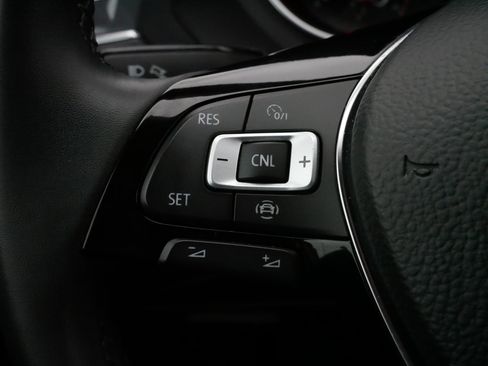 Certified 2020 Volkswagen Tiguan SE w/ Panoramic Sunroof Package image 25