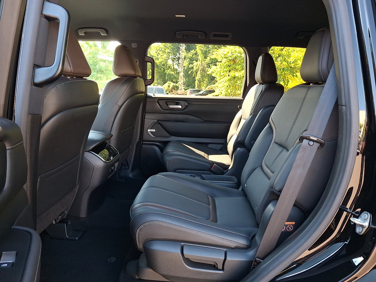 Certified 2025 Nissan Armada SL w/ Captain's Chari Seat Package AWD/4WD image 11