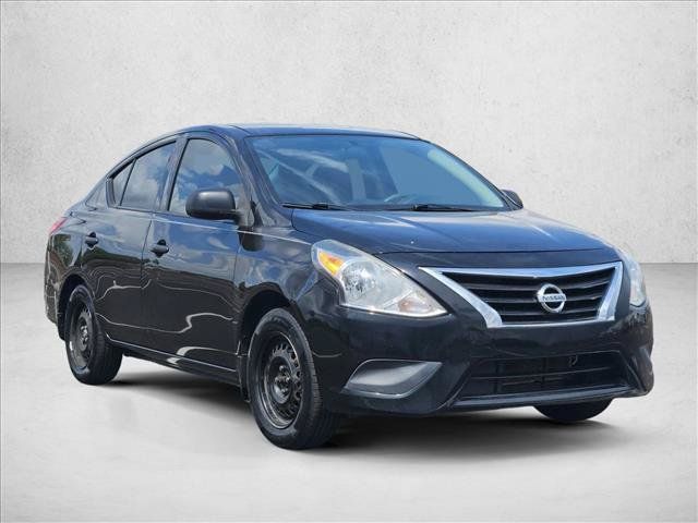 Used 2015 Nissan Versa S FWD image 2
