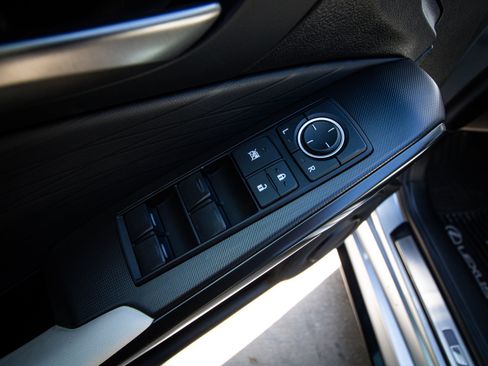 Used 2022 Lexus IS 350 F Sport RWD image 15