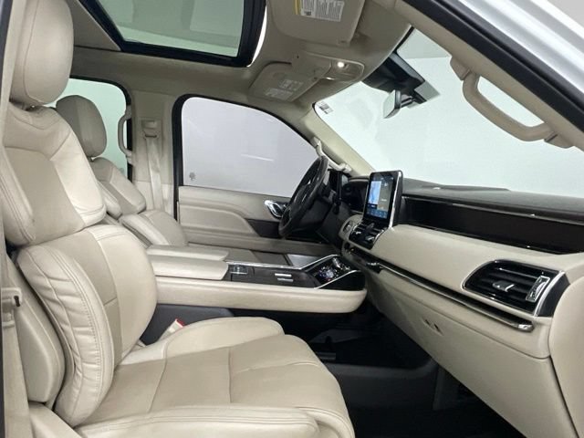 Used 2021 Lincoln Navigator L Reserve w/ Luxury Package AWD/4WD image 23