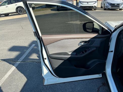 Certified 2023 Nissan Rogue SV image 11