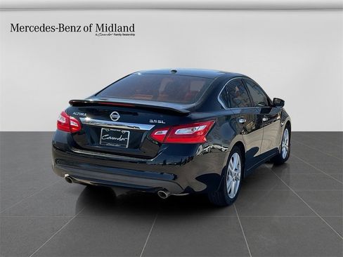 Used 2017 Nissan Altima 3.5 SL w/ 3.5SL Technology Package image 7