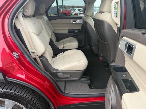 Used 2020 Ford Explorer Platinum w/ Premium Technology Package AWD/4WD image 16