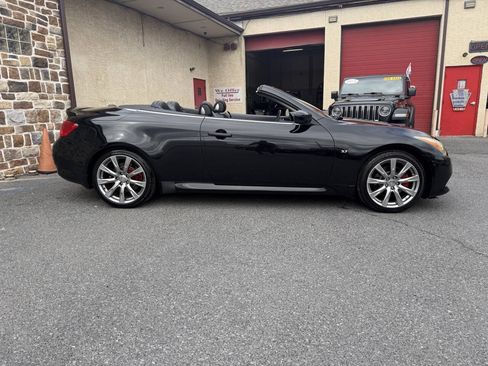Used 2011 INFINITI G37 Convertible w/ Premium Pkg RWD image 8