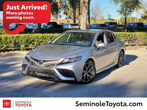 Used 2023 Toyota Camry SE image 1