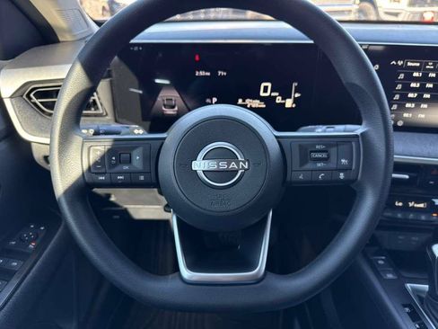 Used 2025 Nissan Kicks SV FWD image 9
