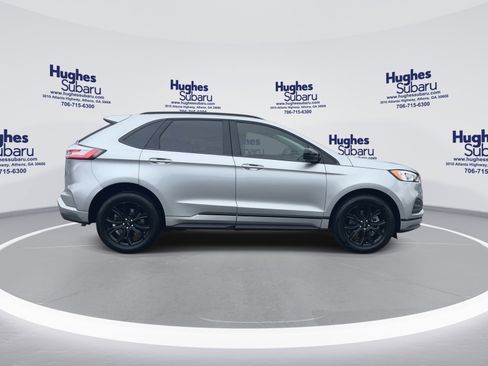 Used 2024 Ford Edge SE w/ Black Appearance Package image 12