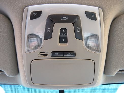 Used 2011 Toyota Sienna XLE image 29