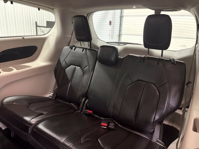 Used 2022 Chrysler Pacifica Touring-L FWD image 11