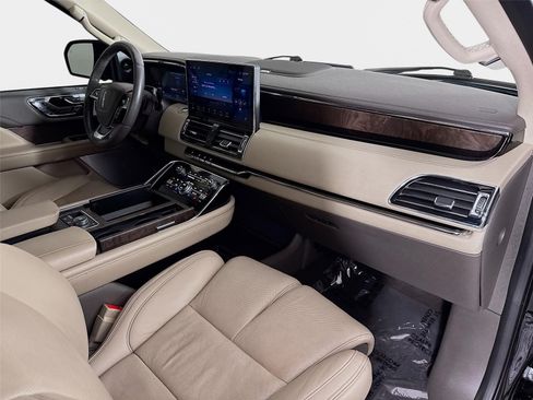 Used 2024 Lincoln Navigator L Reserve AWD/4WD image 32