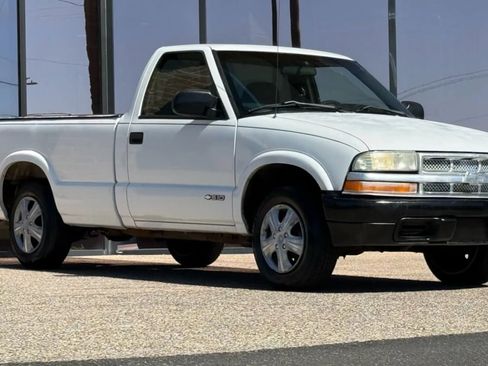 Used 2002 Chevrolet S10 Pickup 2WD Regular Cab image 17
