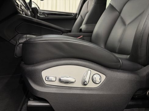 Certified 2025 Porsche Macan image 31