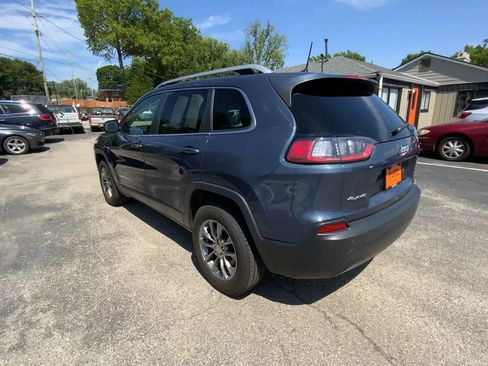 Used 2019 Jeep Cherokee Latitude Plus w/ Cold Weather Group AWD/4WD image 6