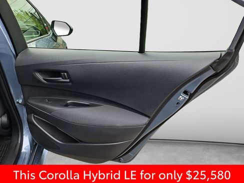 Used 2025 Toyota Corolla LE FWD image 37