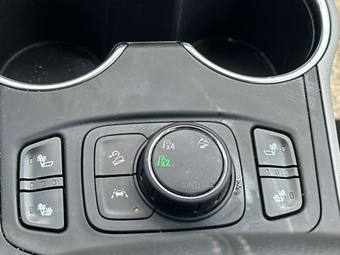 Used 2024 GMC Terrain SLT AWD/4WD image 18